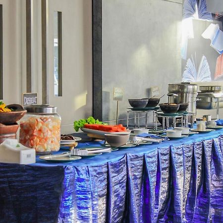 Md 7 Hotel Чиребон Экстерьер фото