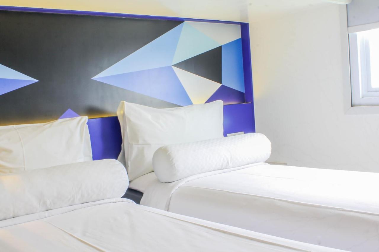 Md 7 Hotel Чиребон Экстерьер фото