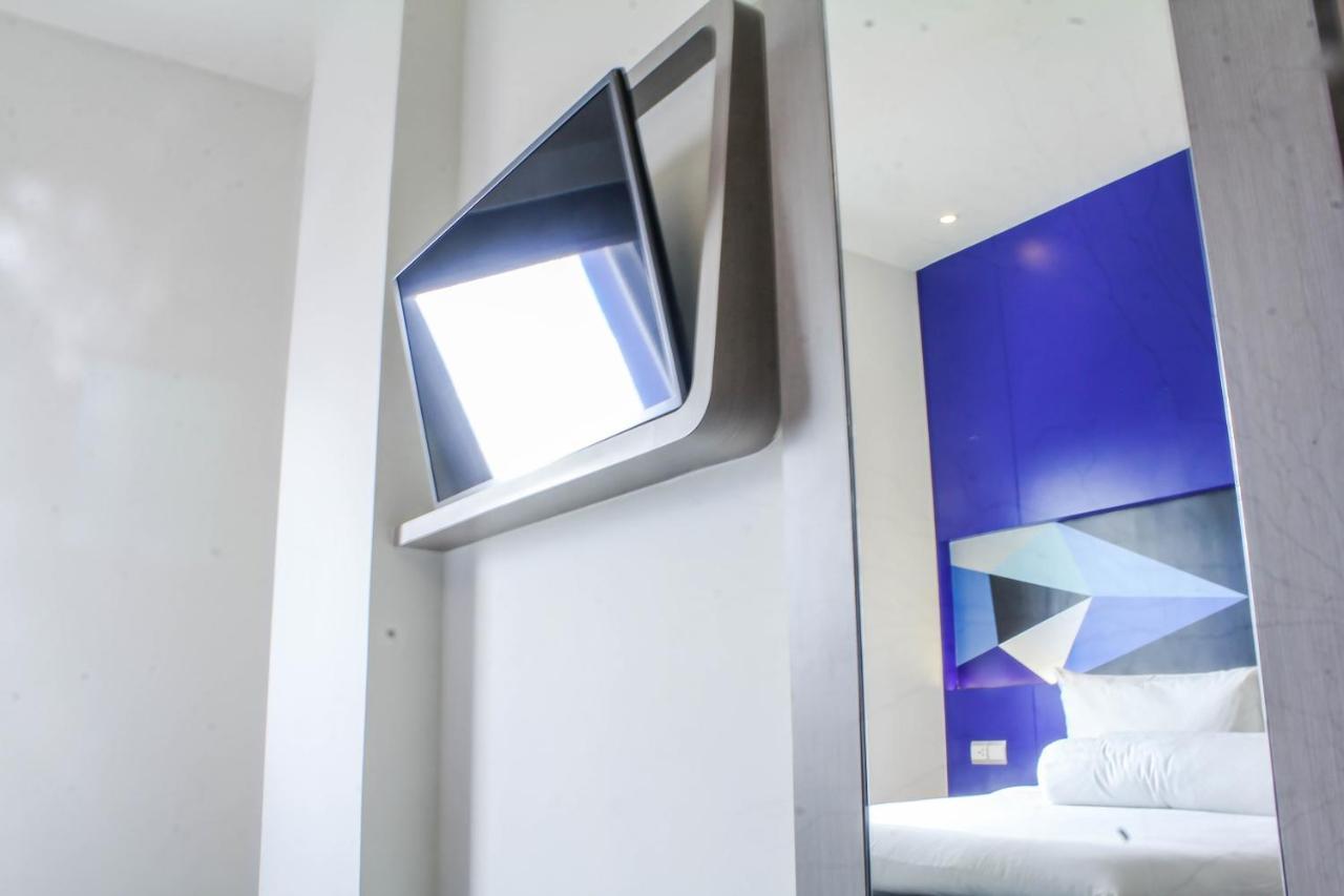 Md 7 Hotel Чиребон Экстерьер фото